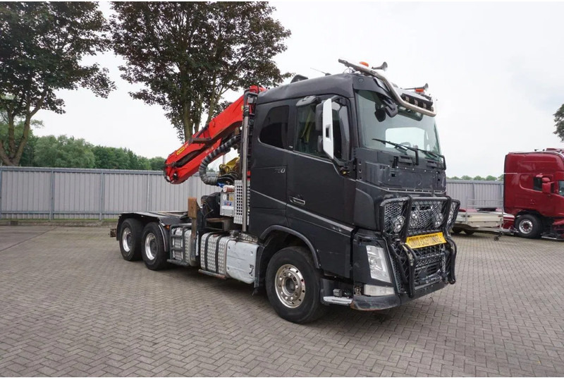 Volvo FH16-750 / ENGINE RUNNING / 6x4 / RETARDER / BIG AXLE / VEB+ / PALFINGER FD250 / EURO-6 / 2016 - Kokvedējs, Kravas auto ar manipulatoru: foto 3 Volvo FH16-750 / ENGINE RUNNING / 6x4 / RETARDER / BIG AXLE / VEB+ / PALFINGER FD250 / EURO-6 / 2016 - Kokvedējs, Kravas auto ar manipulatoru: foto 3