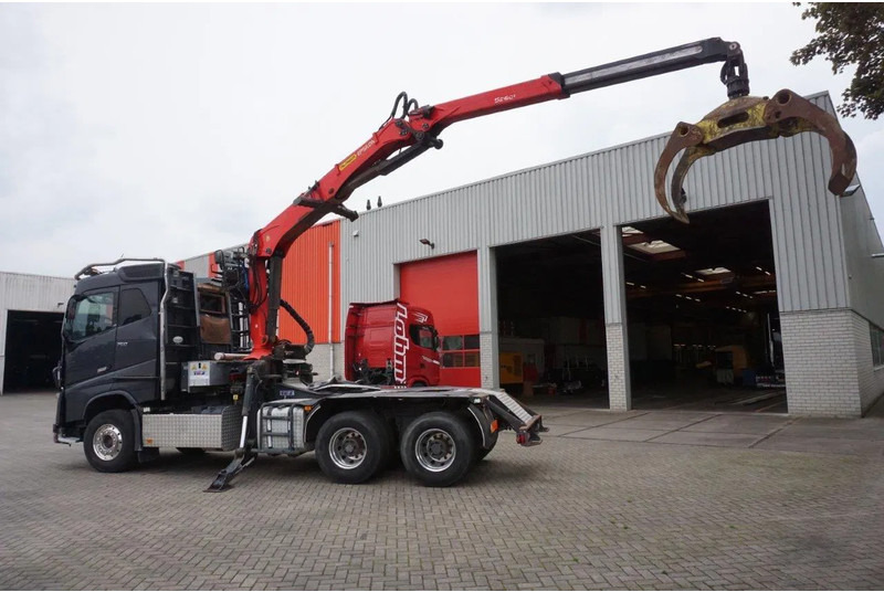 Volvo FH16-750 / ENGINE RUNNING / 6x4 / RETARDER / BIG AXLE / VEB+ / PALFINGER FD250 / EURO-6 / 2016 - Kokvedējs, Kravas auto ar manipulatoru: foto 5 Volvo FH16-750 / ENGINE RUNNING / 6x4 / RETARDER / BIG AXLE / VEB+ / PALFINGER FD250 / EURO-6 / 2016 - Kokvedējs, Kravas auto ar manipulatoru: foto 5