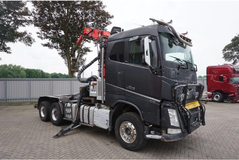 Volvo FH16-750 / ENGINE RUNNING / 6x4 / RETARDER / BIG AXLE / VEB+ / PALFINGER FD250 / EURO-6 / 2016 - Kokvedējs, Kravas auto ar manipulatoru: foto 4 Volvo FH16-750 / ENGINE RUNNING / 6x4 / RETARDER / BIG AXLE / VEB+ / PALFINGER FD250 / EURO-6 / 2016 - Kokvedējs, Kravas auto ar manipulatoru: foto 4