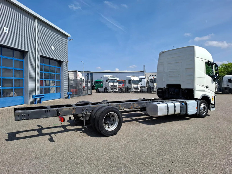 Volvo FH4-420 / PTO / DOUBLE TANK / I-PARKCOOL / VEB+ / LWDS / TUV:10-07-2025 / AUTOMATIC / EURO-6 / 2016 - Šasija kravas automašīna: foto 5 Volvo FH4-420 / PTO / DOUBLE TANK / I-PARKCOOL / VEB+ / LWDS / TUV:10-07-2025 / AUTOMATIC / EURO-6 / 2016 - Šasija kravas automašīna: foto 5