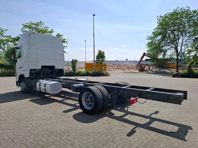 Volvo FH4-420 / PTO / DOUBLE TANK / I-PARKCOOL / VEB+ / LWDS / TUV:10-07-2025 / AUTOMATIC / EURO-6 / 2016 - Šasija kravas automašīna: foto 3 Volvo FH4-420 / PTO / DOUBLE TANK / I-PARKCOOL / VEB+ / LWDS / TUV:10-07-2025 / AUTOMATIC / EURO-6 / 2016 - Šasija kravas automašīna: foto 3