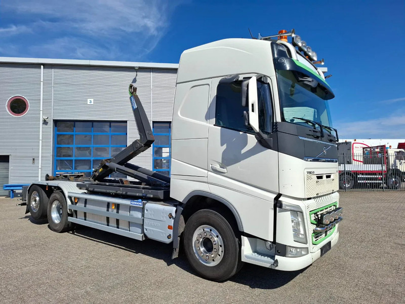 Volvo FH4-500 / VEB+ / HOOK 22 TON / LIFT+LENKACHSE / TUV:02-02-2026 / FULL-AIR / LWDS / NAVI / ALCOA / AUTOMATIC / EURO-6 / 2017 - Pacēlājs ar āķi: foto 4 Volvo FH4-500 / VEB+ / HOOK 22 TON / LIFT+LENKACHSE / TUV:02-02-2026 / FULL-AIR / LWDS / NAVI / ALCOA / AUTOMATIC / EURO-6 / 2017 - Pacēlājs ar āķi: foto 4