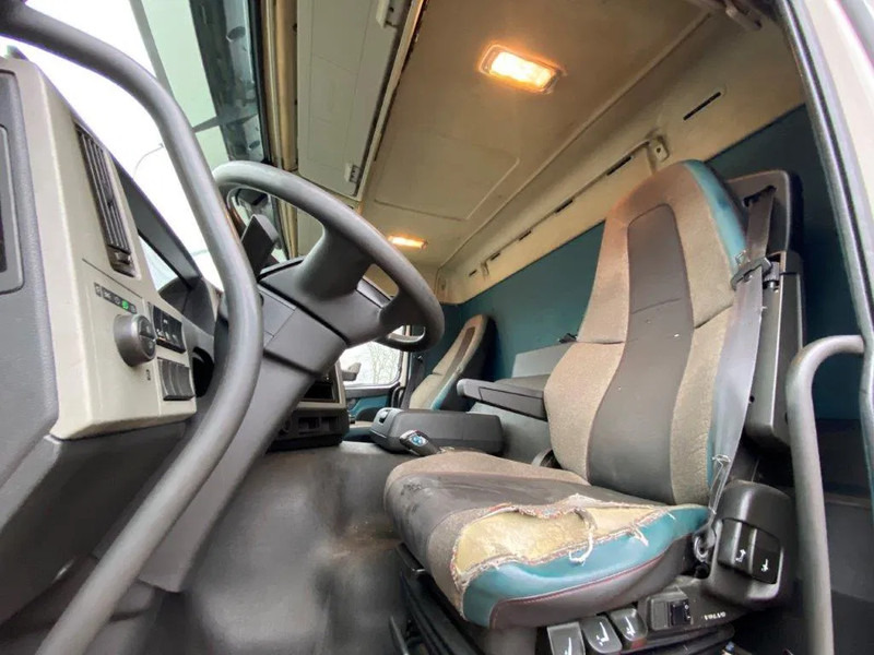 Volvo FM11-330 / LOW KM'S:472120 KM / LWDS / FULL-AIR / NAVI / CURTAIN SAILS / PLATFORM 2500KG / AUTOMATIC / EURO-6 / 2016 līzingu Volvo FM11-330 / LOW KM'S:472120 KM / LWDS / FULL-AIR / NAVI / CURTAIN SAILS / PLATFORM 2500KG / AUTOMATIC / EURO-6 / 2016: foto 16