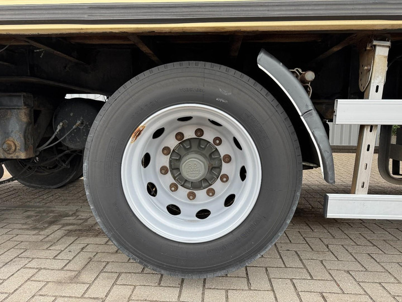 Puspiekabe slēgtā virsbūve Burg 2-Axle Flowers/Blumen/Bloemen Heater, Webasto, Taillift: foto 11 Puspiekabe slēgtā virsbūve Burg 2-Axle Flowers/Blumen/Bloemen Heater, Webasto, Taillift: foto 11