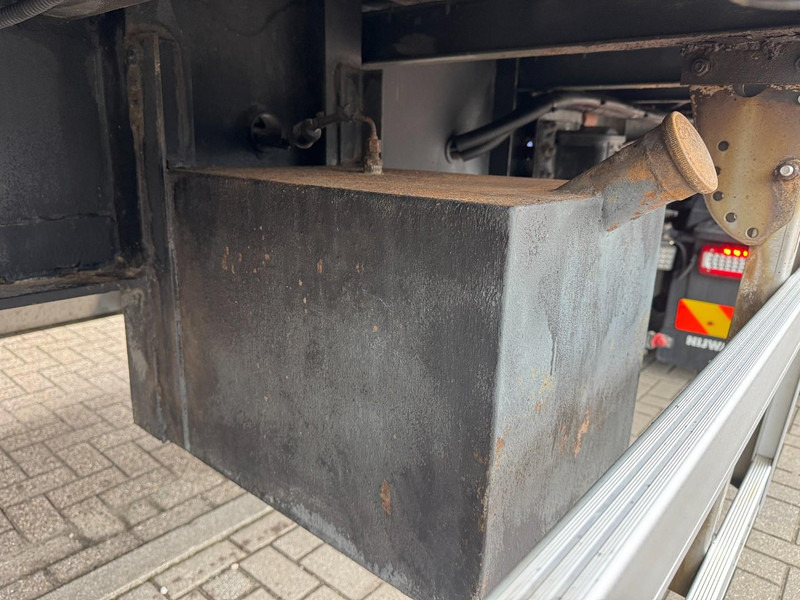 Puspiekabe slēgtā virsbūve Burg 2-Axle Flowers/Blumen/Bloemen Heater, Webasto, Taillift: foto 6 Puspiekabe slēgtā virsbūve Burg 2-Axle Flowers/Blumen/Bloemen Heater, Webasto, Taillift: foto 6