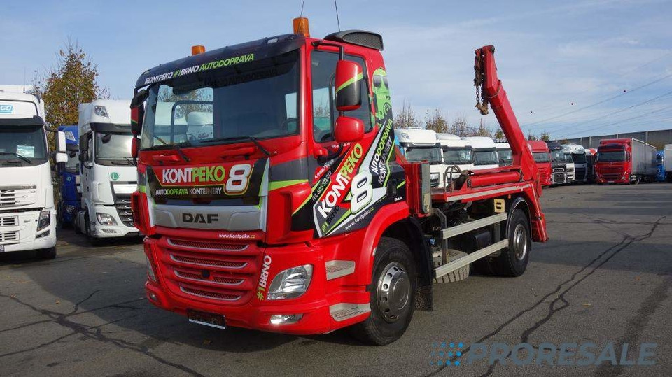 DAF CF 370 FA Day Cab EURO 6 řetězový nosič kontejnerů AK12 - Būvgružu konteineru vedējs: foto 2 DAF CF 370 FA Day Cab EURO 6 řetězový nosič kontejnerů AK12 - Būvgružu konteineru vedējs: foto 2