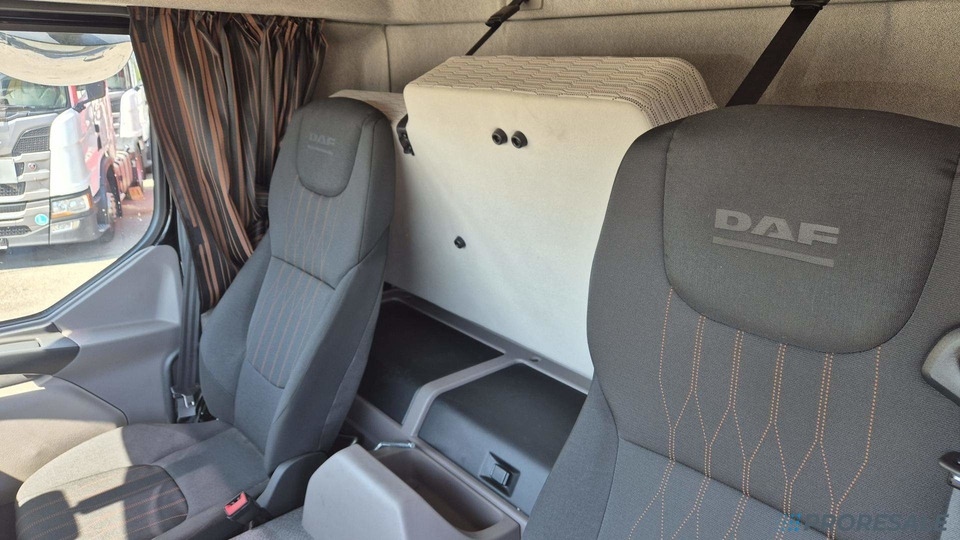 Kravas automašīna ar tentu DAF LF 290 FA Sleeper Cab EURO 6 - valník s plachtou: foto 6
