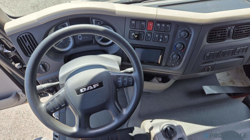 DAF LF 290 FA Sleeper Cab EURO 6 - valník s plachtou - Kravas automašīna ar tentu: foto 5 DAF LF 290 FA Sleeper Cab EURO 6 - valník s plachtou - Kravas automašīna ar tentu: foto 5