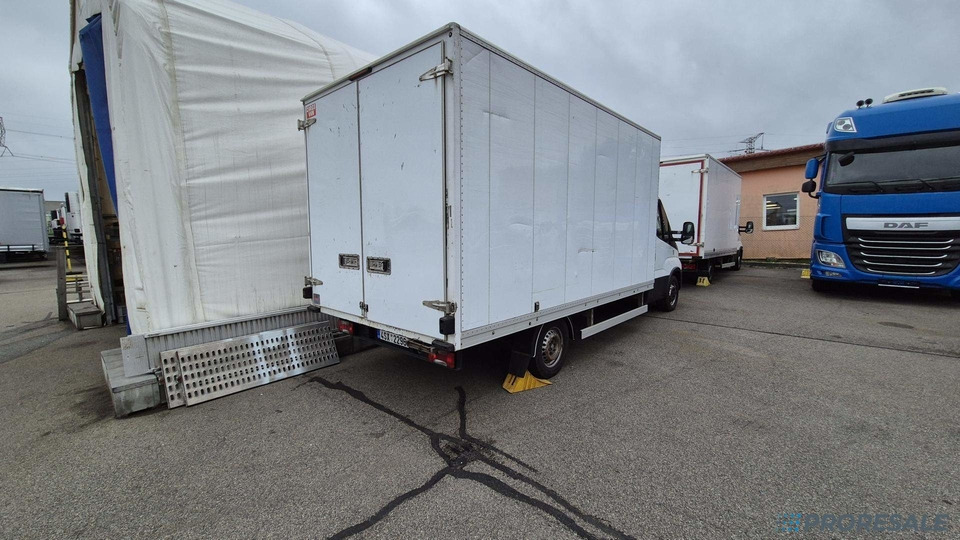 IVECO DAILY 35S16 skříň - 8 palet - Furgons ar slēgtā virsbūve: foto 4 IVECO DAILY 35S16 skříň - 8 palet - Furgons ar slēgtā virsbūve: foto 4