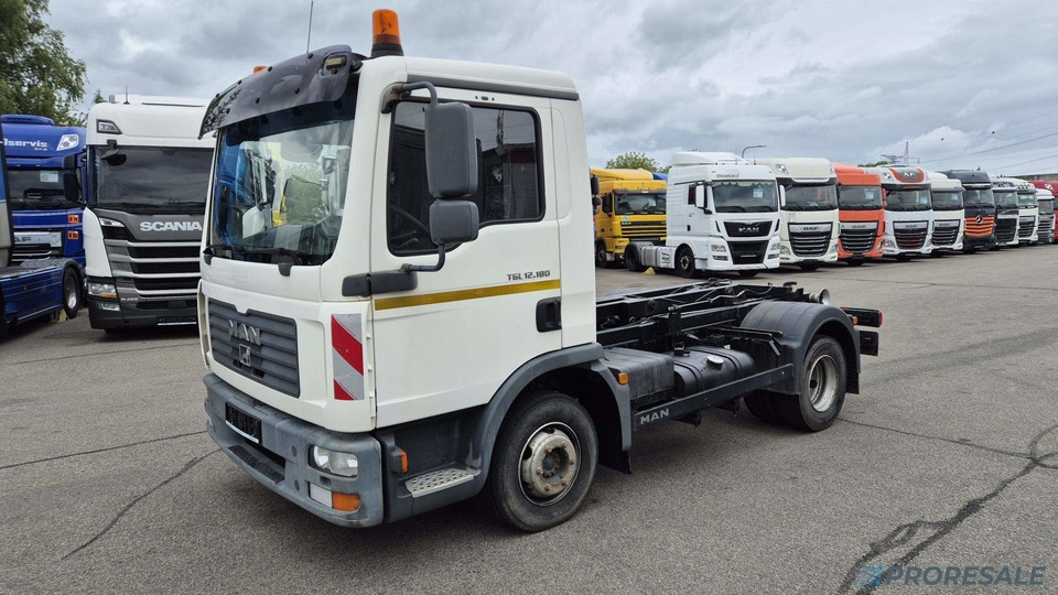 MAN TGL 12.180 4x2 BB EURO 3 - Hákový nosič kontejnerů - Pacēlājs ar āķi: foto 2 MAN TGL 12.180 4x2 BB EURO 3 - Hákový nosič kontejnerů - Pacēlājs ar āķi: foto 2