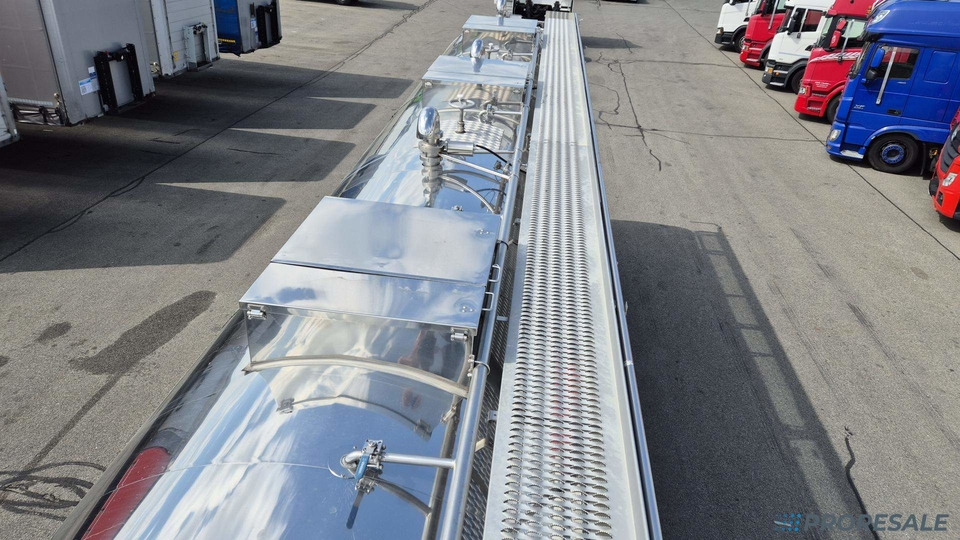 OSTATNÍ SEKA SPSTT/11C/38A1 - Potravinářská cisterna výpustná 31 m3 - 3 komory - Puspiekabe cisterna: foto 4 OSTATNÍ SEKA SPSTT/11C/38A1 - Potravinářská cisterna výpustná 31 m3 - 3 komory - Puspiekabe cisterna: foto 4