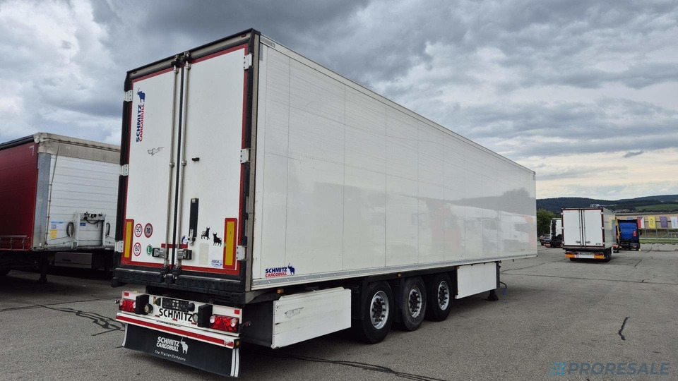 SCHMITZ CARGOBULL SKO 24/L - 13.4 FP60 COOL - mrazírenský návěs + diesel-ekektrický agregát CARRIER VECTOR 1550 - Puspiekabe refrižerators: foto 4 SCHMITZ CARGOBULL SKO 24/L - 13.4 FP60 COOL - mrazírenský návěs + diesel-ekektrický agregát CARRIER VECTOR 1550 - Puspiekabe refrižerators: foto 4