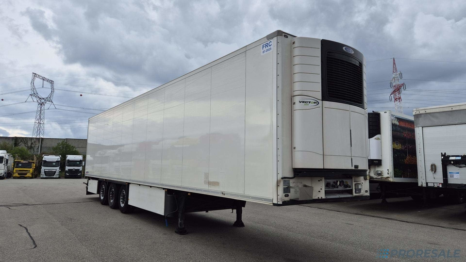 SCHMITZ CARGOBULL SKO 24/L - 13.4 FP60 COOL - mrazírenský návěs + diesel-ekektrický agregát CARRIER VECTOR 1550 - Puspiekabe refrižerators: foto 1 SCHMITZ CARGOBULL SKO 24/L - 13.4 FP60 COOL - mrazírenský návěs + diesel-ekektrický agregát CARRIER VECTOR 1550 - Puspiekabe refrižerators: foto 1