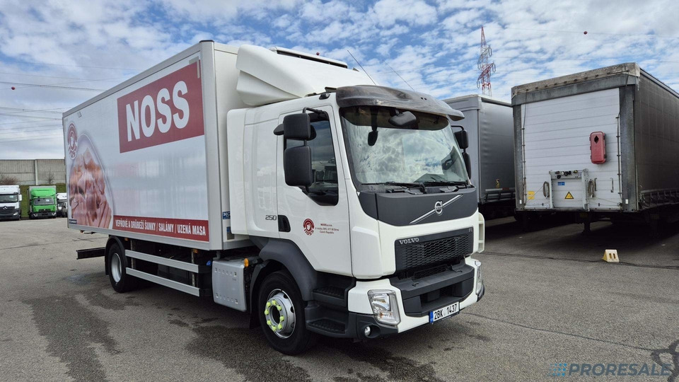 VOLVO FL 250 BB EURO 6 - mrazírna + CARRIER XARIOS 600 EL MAXI - Kravas automašīna refrižerators: foto 1 VOLVO FL 250 BB EURO 6 - mrazírna + CARRIER XARIOS 600 EL MAXI - Kravas automašīna refrižerators: foto 1