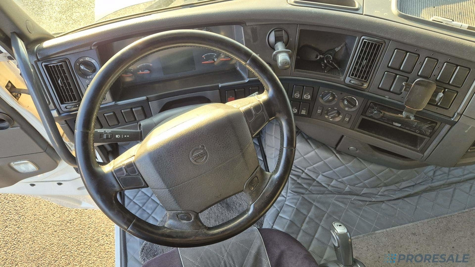 VOLVO FH 13.420 XL 42T EURO 5 - Vilcējs: foto 4 VOLVO FH 13.420 XL 42T EURO 5 - Vilcējs: foto 4