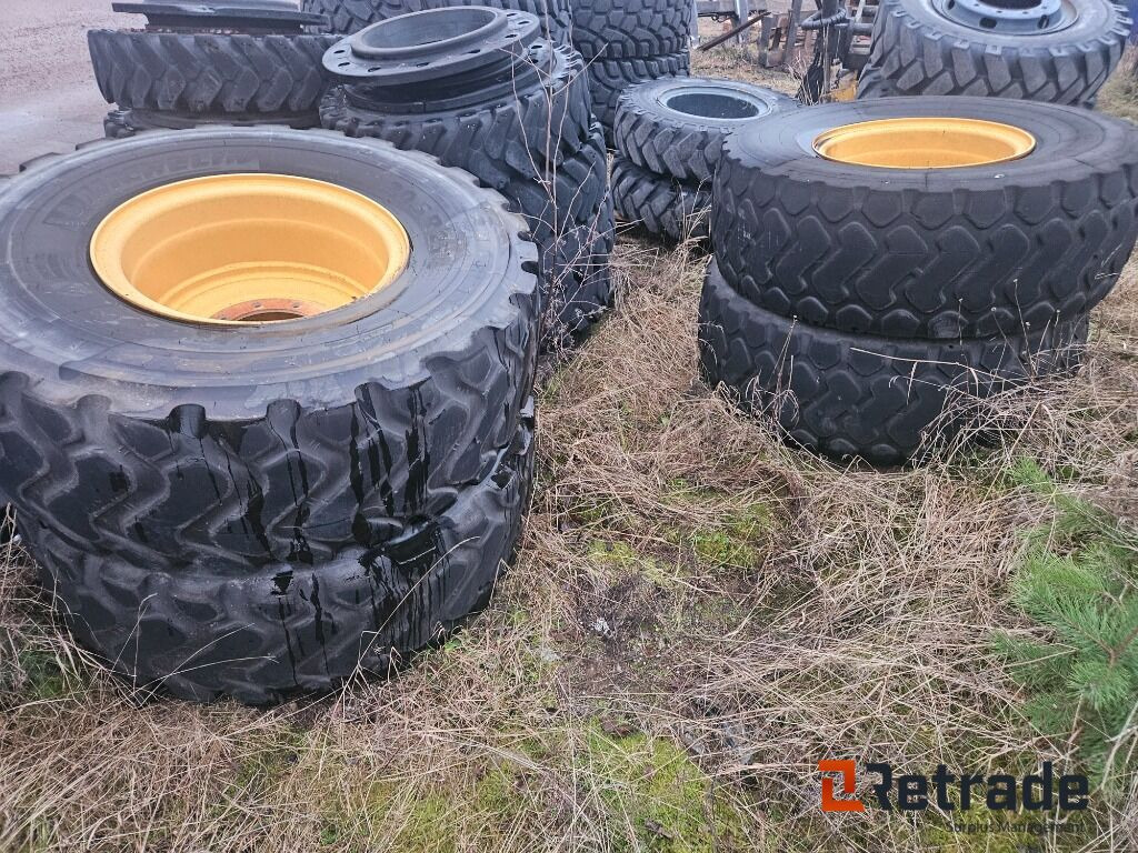 4st Michelin entreprenaddäck 20.5 R25 med fälgar - Celtniecības maisītājs: foto 1 4st Michelin entreprenaddäck 20.5 R25 med fälgar - Celtniecības maisītājs: foto 1