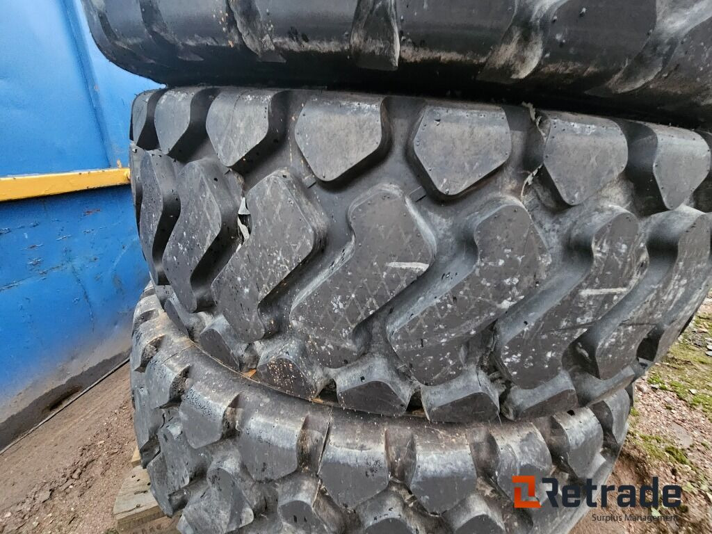 4st Nya Entreprenaddäck 20.5 R25 - Celtniecības maisītājs: foto 4 4st Nya Entreprenaddäck 20.5 R25 - Celtniecības maisītājs: foto 4