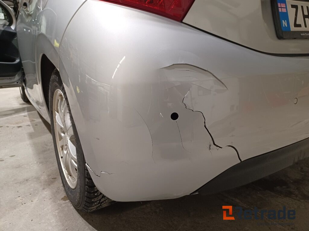 Bil Peugeot 208 Automat - Vieglā automašīna: foto 4 Bil Peugeot 208 Automat - Vieglā automašīna: foto 4