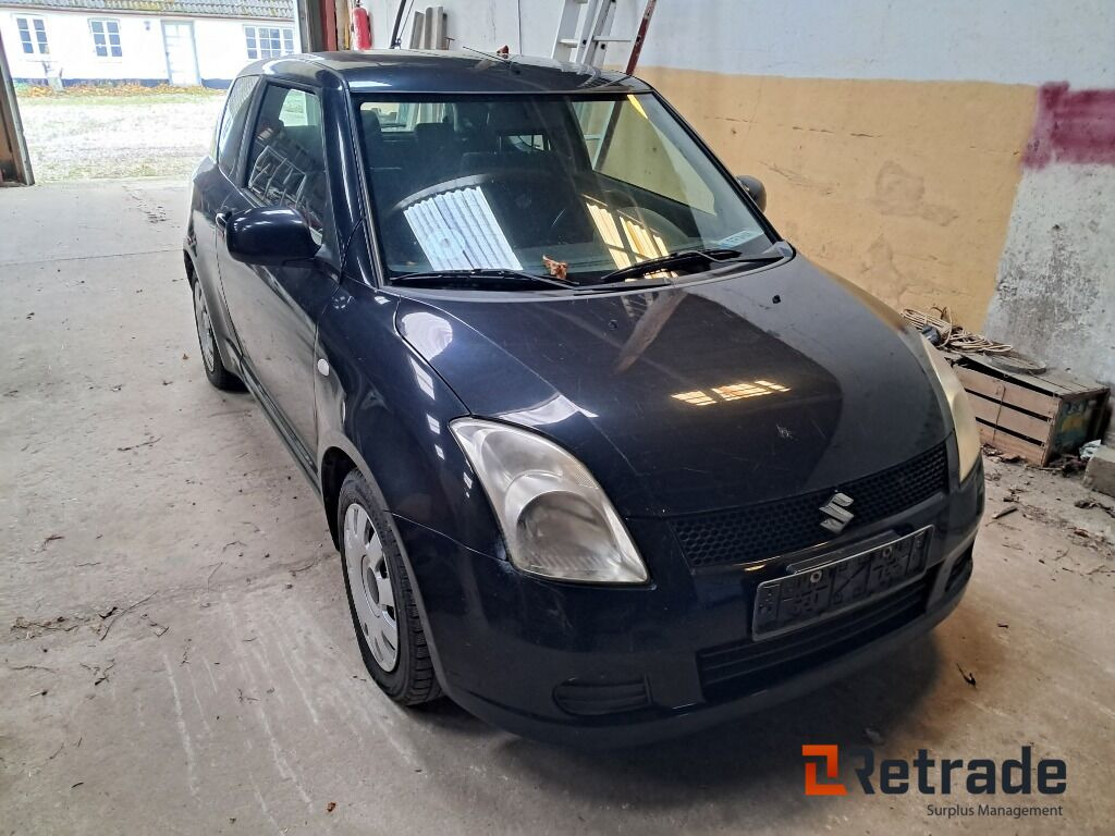 Bil Suzuki Swift 1,3 A/mt - Vieglā automašīna: foto 2 Bil Suzuki Swift 1,3 A/mt - Vieglā automašīna: foto 2
