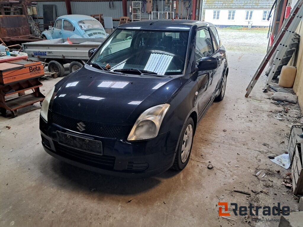 Bil Suzuki Swift 1,3 A/mt - Vieglā automašīna: foto 1 Bil Suzuki Swift 1,3 A/mt - Vieglā automašīna: foto 1