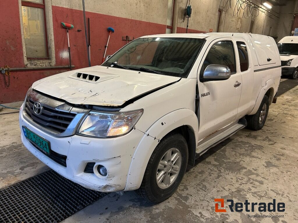 Bil Toyota Hilux 4wd N2 - Vieglā automašīna: foto 2 Bil Toyota Hilux 4wd N2 - Vieglā automašīna: foto 2