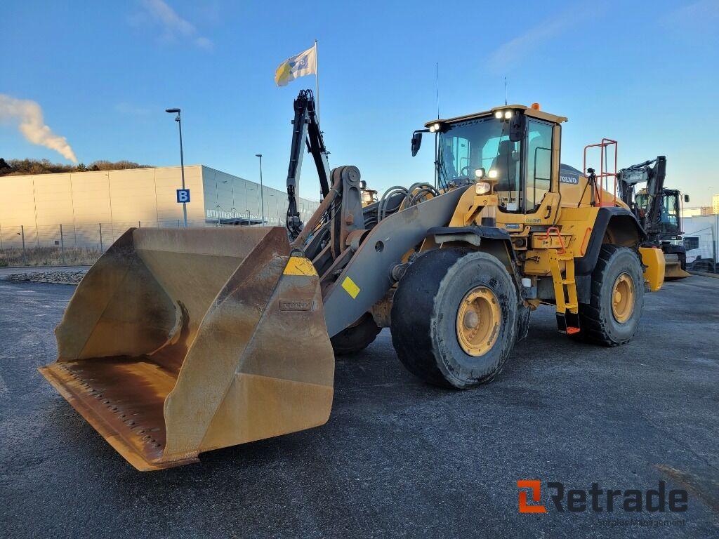 Hjullastare Volvo L 180H med skopa - Celtniecības tehnika: foto 1 Hjullastare Volvo L 180H med skopa - Celtniecības tehnika: foto 1