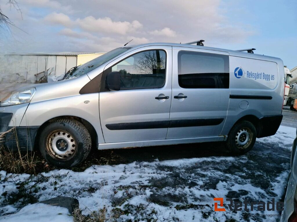 En pen Peugeot Expert 2009-modell - Vieglā automašīna: foto 1 En pen Peugeot Expert 2009-modell - Vieglā automašīna: foto 1