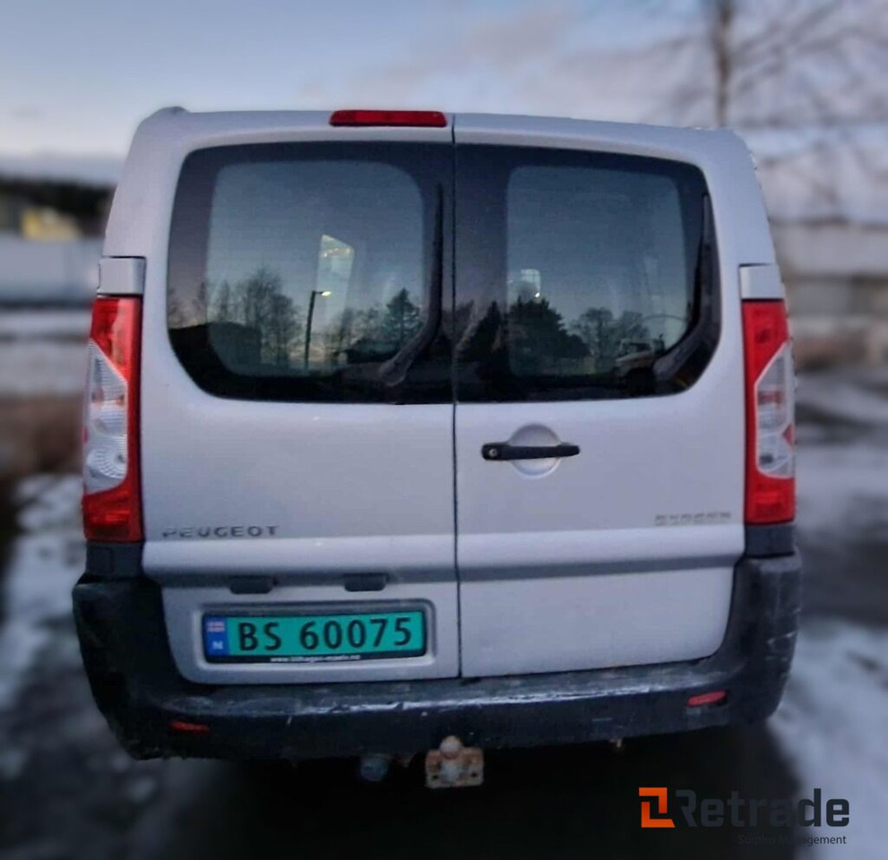 En pen Peugeot Expert 2009-modell - Vieglā automašīna: foto 4 En pen Peugeot Expert 2009-modell - Vieglā automašīna: foto 4
