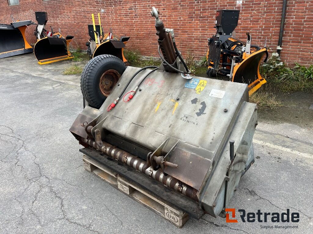 Fjærås 600/1350 liftophængt selvlæssende salt/grusudlægger. - Celtniecības maisītājs: foto 2 Fjærås 600/1350 liftophængt selvlæssende salt/grusudlægger. - Celtniecības maisītājs: foto 2