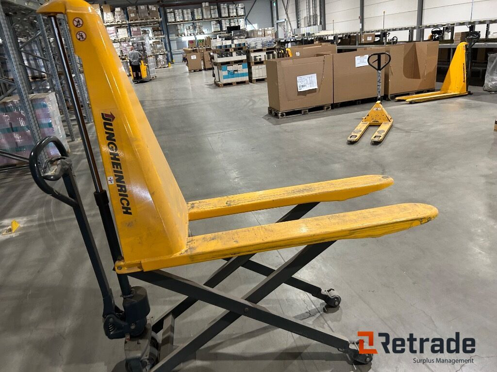 Jekke tralle fra Jungheinrich AX 10 - Rokas palešu ratiņi: foto 2 Jekke tralle fra Jungheinrich AX 10 - Rokas palešu ratiņi: foto 2