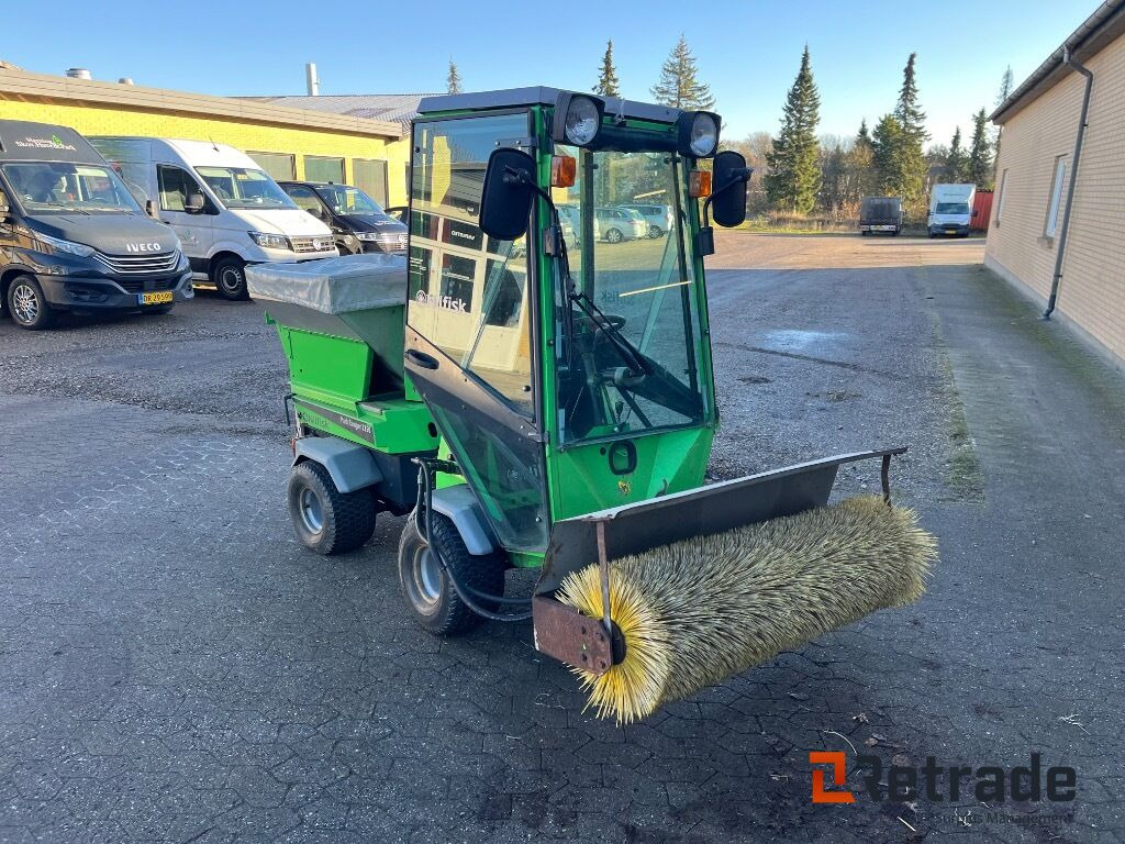 Plæne- og parkmaskiner EGHOLM 2150 Redskabsbærer - Komunālā/ Specializētā tehnika: foto 2 Plæne- og parkmaskiner EGHOLM 2150 Redskabsbærer - Komunālā/ Specializētā tehnika: foto 2