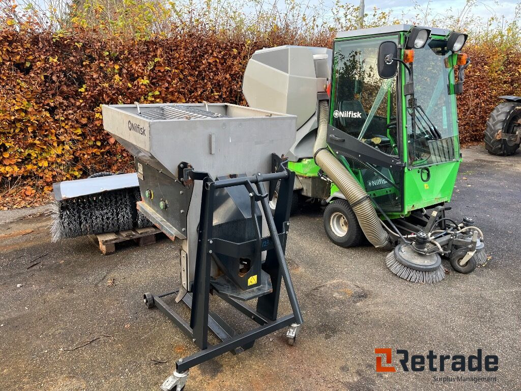 Redskabsbærer Nilfisk FH3 med maskinsæt. - Komunālā/ Specializētā tehnika: foto 2 Redskabsbærer Nilfisk FH3 med maskinsæt. - Komunālā/ Specializētā tehnika: foto 2