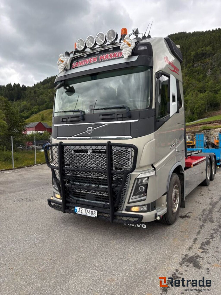 Lastebil VOLVO FH 16 750 - Pacēlājs ar āķi: foto 1 Lastebil VOLVO FH 16 750 - Pacēlājs ar āķi: foto 1
