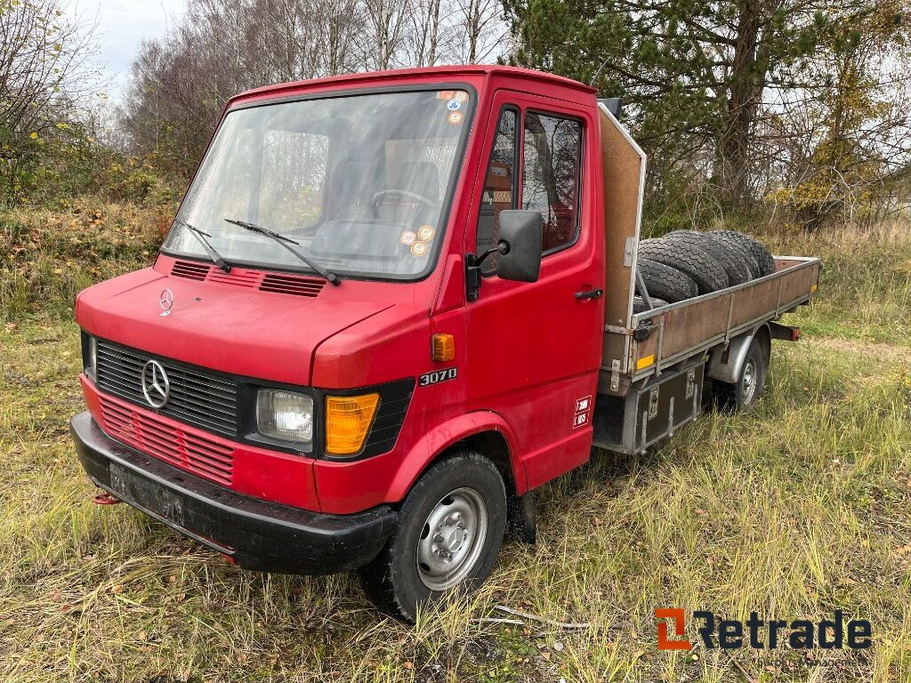 MERCEDES-BENZ 30/35 Ladvogn. - Bortu kravas automašīna/ Platforma: foto 1 MERCEDES-BENZ 30/35 Ladvogn. - Bortu kravas automašīna/ Platforma: foto 1