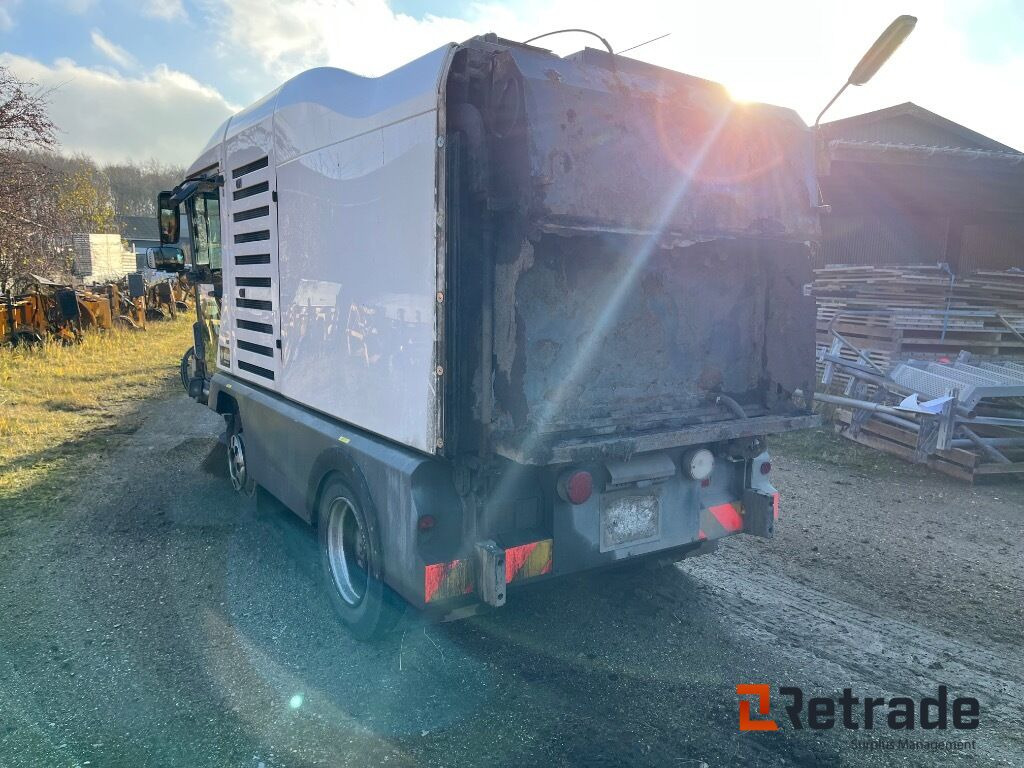 RAVO E6 feje-suge lastbil 3 koste. - Ielu tīrīšanas mašīna: foto 4 RAVO E6 feje-suge lastbil 3 koste. - Ielu tīrīšanas mašīna: foto 4