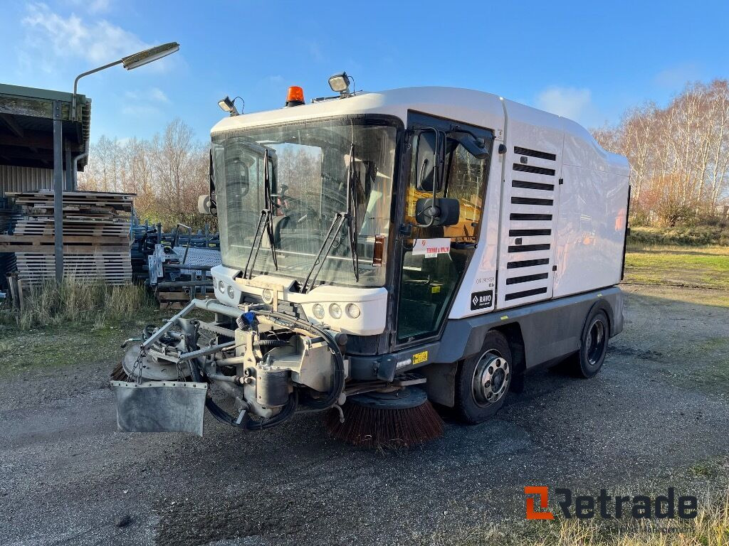 RAVO E6 feje-suge lastbil 3 koste. - Ielu tīrīšanas mašīna: foto 1 RAVO E6 feje-suge lastbil 3 koste. - Ielu tīrīšanas mašīna: foto 1