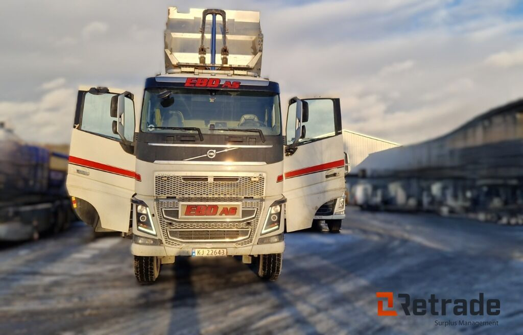 Robust og klar tippbil – Volvo FH16 650 8x4 med tipp og hengeropplegg - Kravas automašīna pašizgāzējs: foto 2 Robust og klar tippbil – Volvo FH16 650 8x4 med tipp og hengeropplegg - Kravas automašīna pašizgāzējs: foto 2