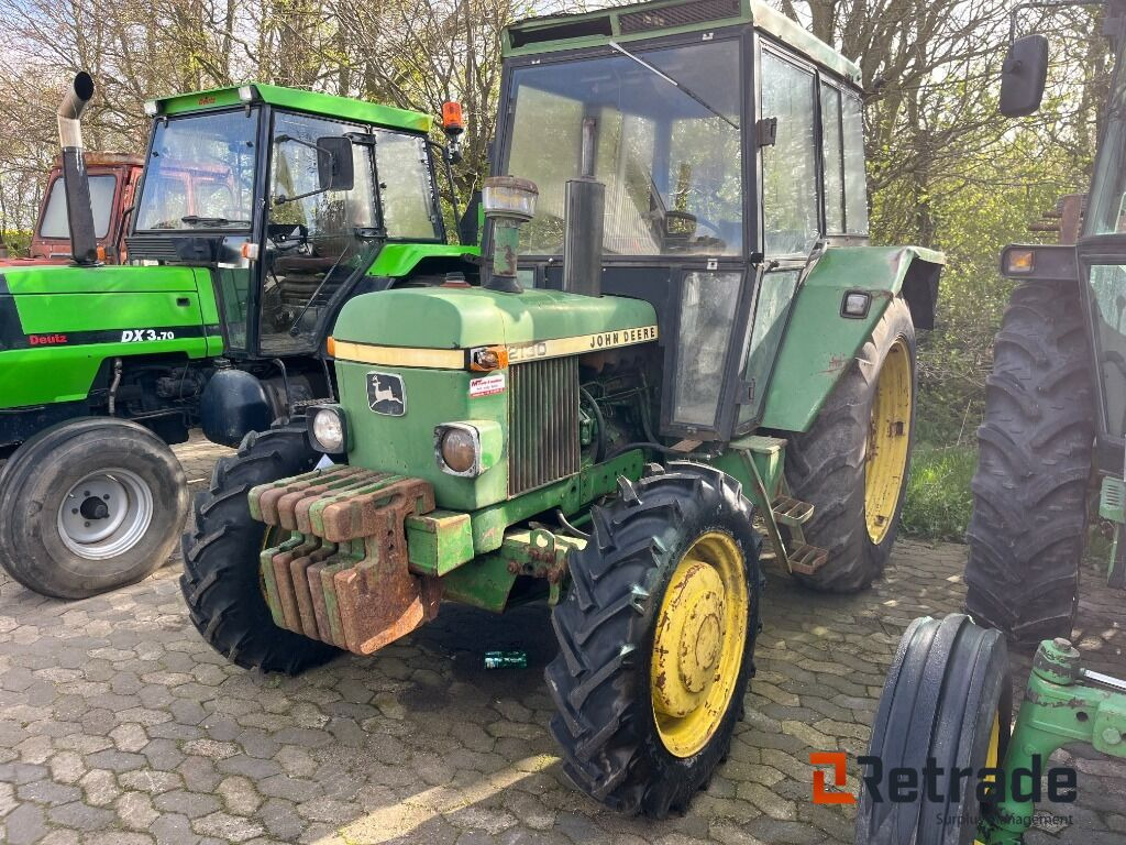 Tractor John Deere 2130 D 4 X 4 Traktor 2130 4 X 4 - Traktors: foto 1 Tractor John Deere 2130 D 4 X 4 Traktor 2130 4 X 4 - Traktors: foto 1