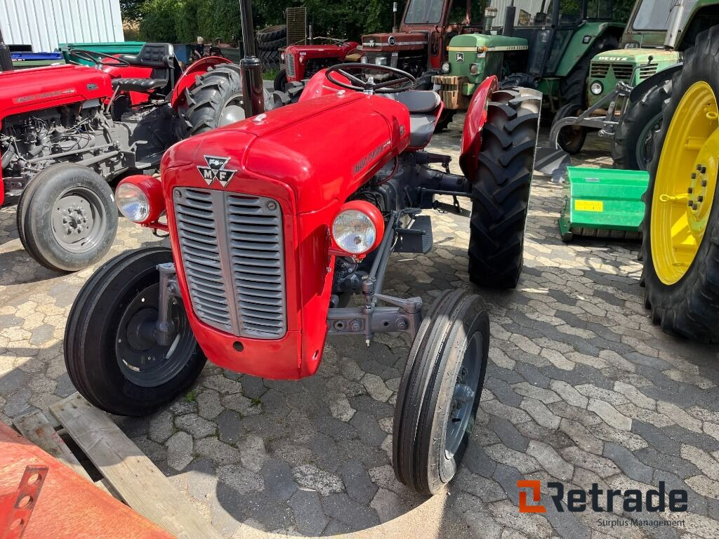 Traktor Massey Ferguson 35 - Traktors: foto 1 Traktor Massey Ferguson 35 - Traktors: foto 1