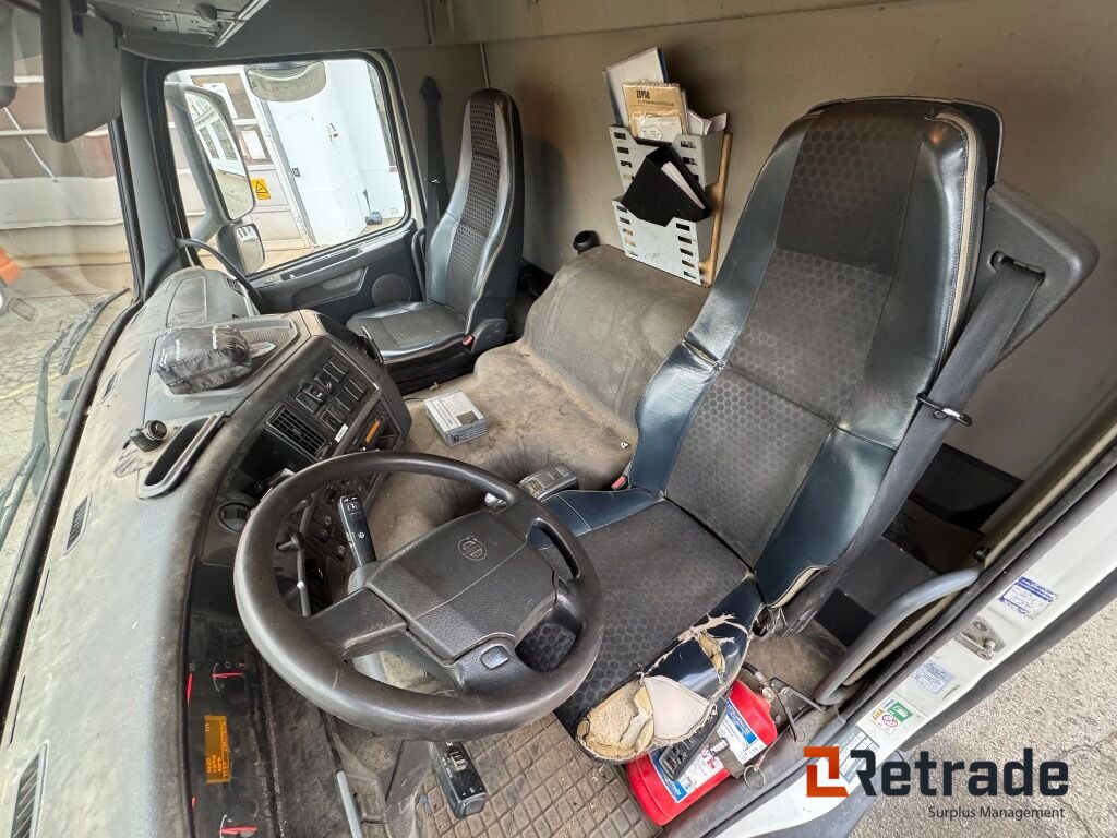 VOLVO FM 330 4X2 - Kravas automašīna ar slēgto virsbūvi: foto 5 VOLVO FM 330 4X2 - Kravas automašīna ar slēgto virsbūvi: foto 5