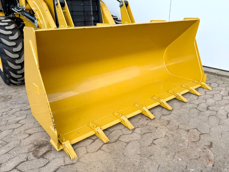 Jaunā Ekskavators-iekrāvējs Cat 424 4WD - Hammer Lines / Airco / Side Shift: foto 12