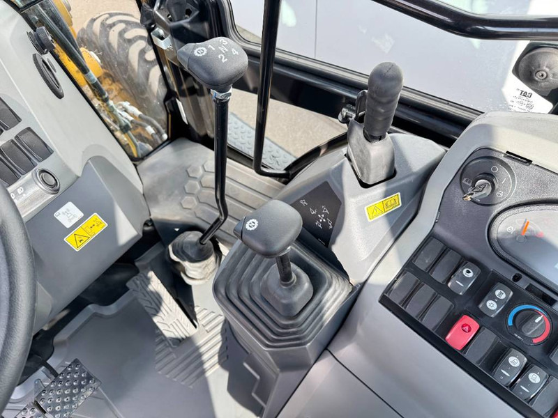 Jaunā Ekskavators-iekrāvējs Cat 424 4WD - Hammer Lines / Airco / Side Shift: foto 8