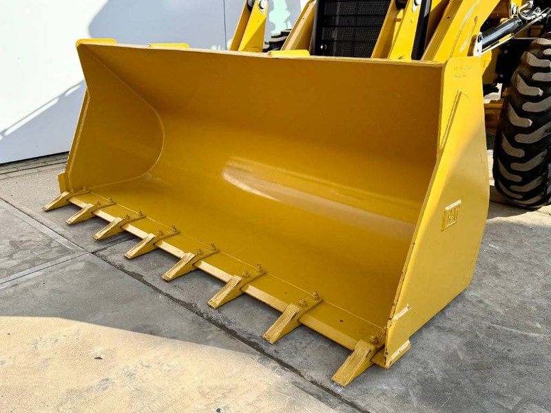 Jaunā Ekskavators-iekrāvējs Cat 424 4WD - Hammer Lines / Airco / Side Shift: foto 11