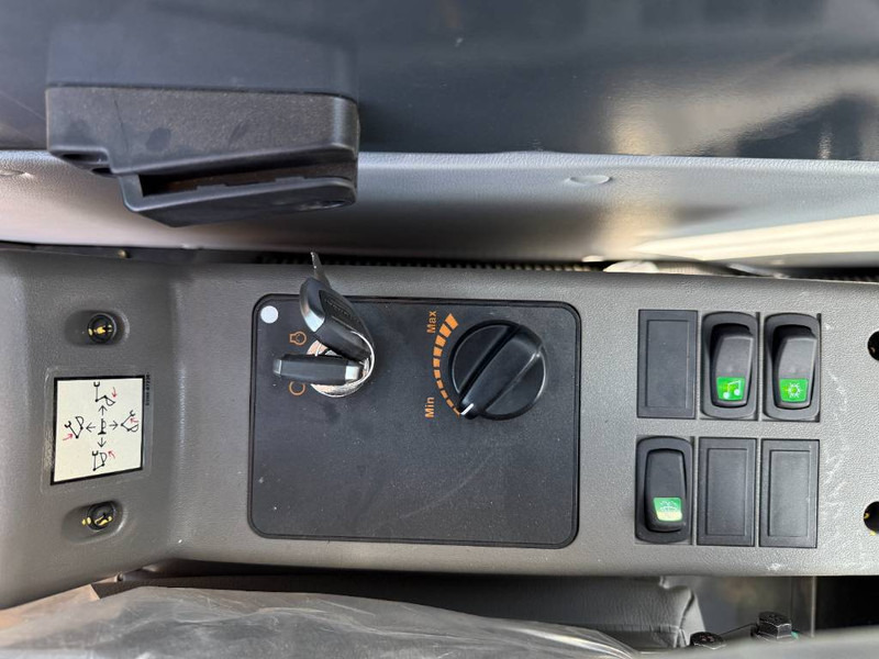 Jaunā Kāpurķēžu ekskavators Hyundai R210 *2025 Model* - New / Unused / Hammer Lines: foto 10