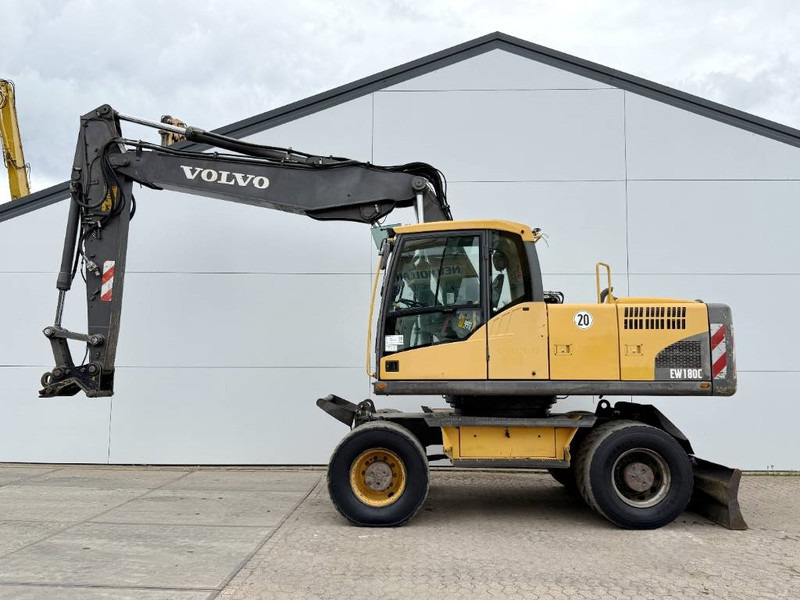 Volvo EW180C - Dutch Machine / Triple Boom - Riteņu ekskavators: foto 1 Volvo EW180C - Dutch Machine / Triple Boom - Riteņu ekskavators: foto 1