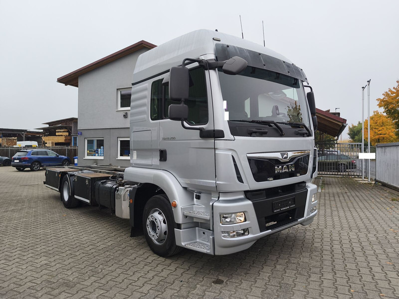 MAN TGM 12.290 BDF Euro 6 4x2 AHK (36) - Šasija kravas automašīna: foto 2 MAN TGM 12.290 BDF Euro 6 4x2 AHK (36) - Šasija kravas automašīna: foto 2