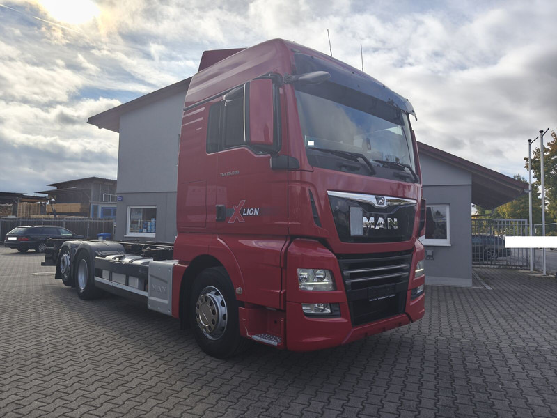 MAN TGX 26.500 BDF 6x2 Euro 6 Retarder Standard Lift+Lenk Euro 6 (29 - Šasija kravas automašīna: foto 2 MAN TGX 26.500 BDF 6x2 Euro 6 Retarder Standard Lift+Lenk Euro 6 (29 - Šasija kravas automašīna: foto 2