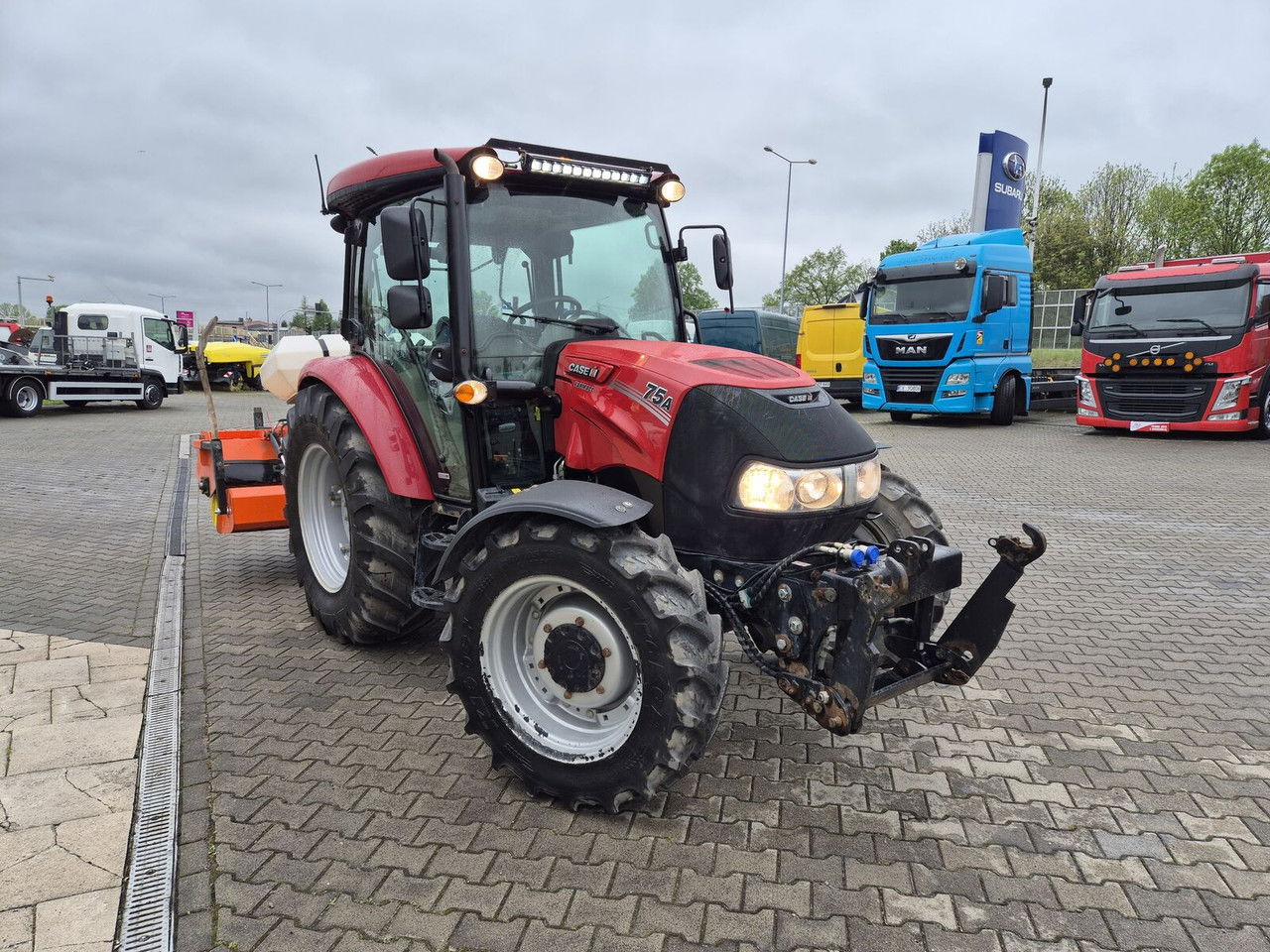 Case IH Farmall 75 / 2022 / Only 1853 MTH / Sweeper + Plow Extra / 1 OWN - Traktors: foto 1 Case IH Farmall 75 / 2022 / Only 1853 MTH / Sweeper + Plow Extra / 1 OWN - Traktors: foto 1