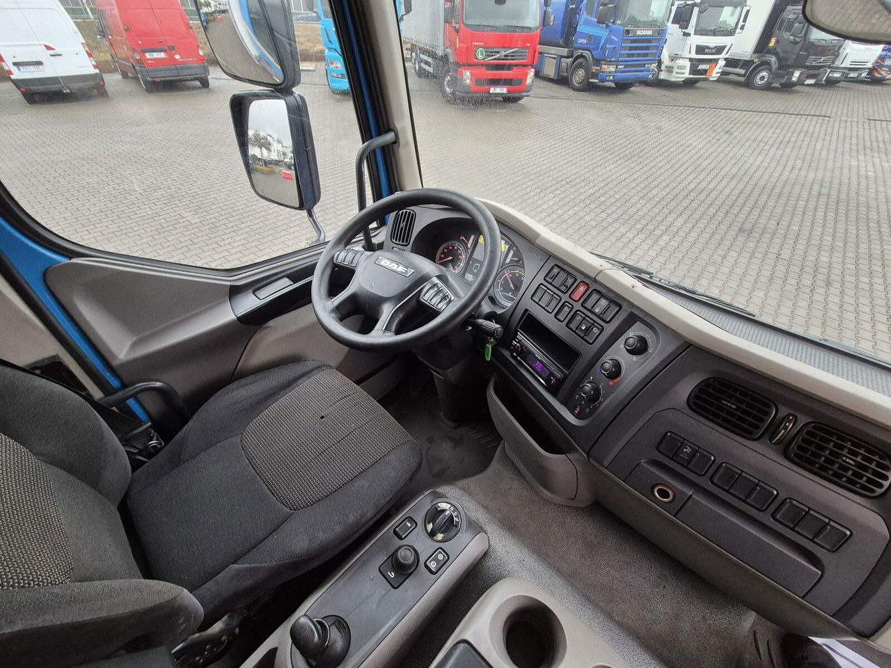 Kravas automašīna ar slēgto virsbūvi DAF LF 220 1 Owner / Serviced / Super Condition: foto 27