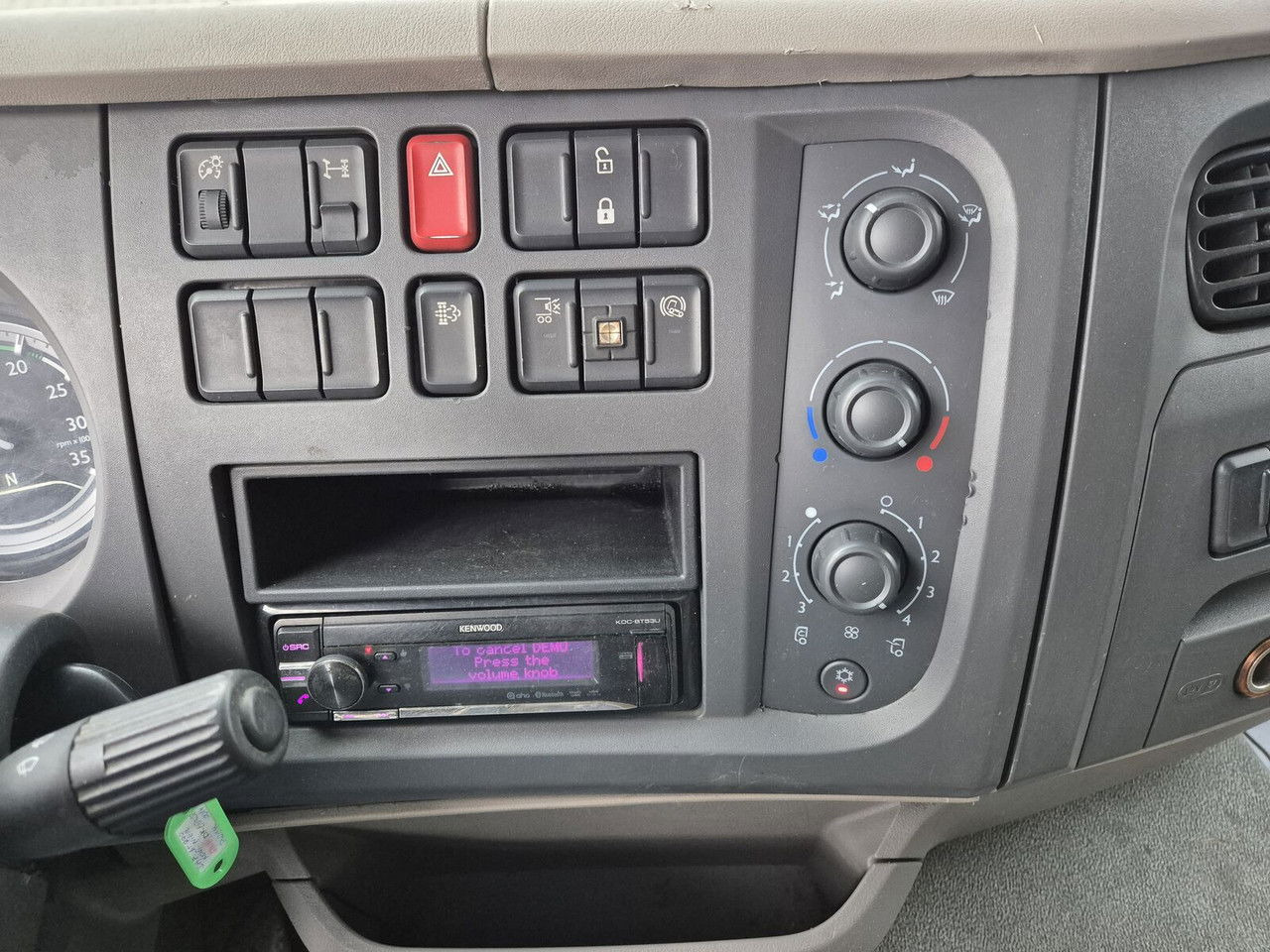 Kravas automašīna ar slēgto virsbūvi DAF LF 220 1 Owner / Serviced / Super Condition: foto 30